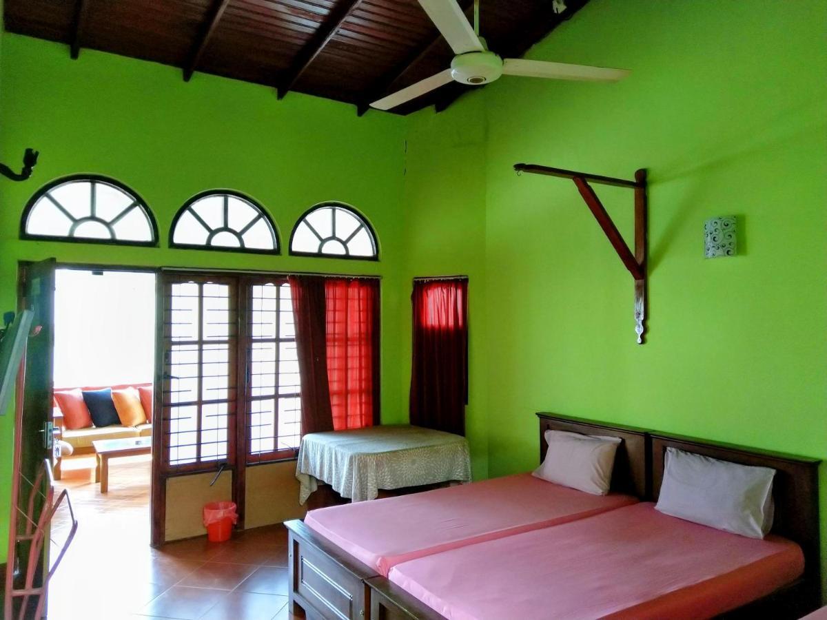 Kandyan Holiday Center And Kandyan Feel Free Homestay Dış mekan fotoğraf