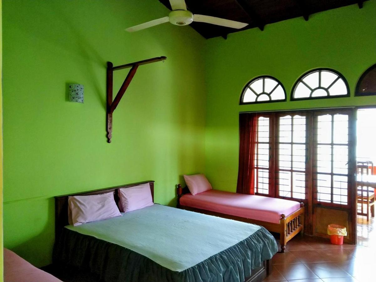 Kandyan Holiday Center And Kandyan Feel Free Homestay Dış mekan fotoğraf