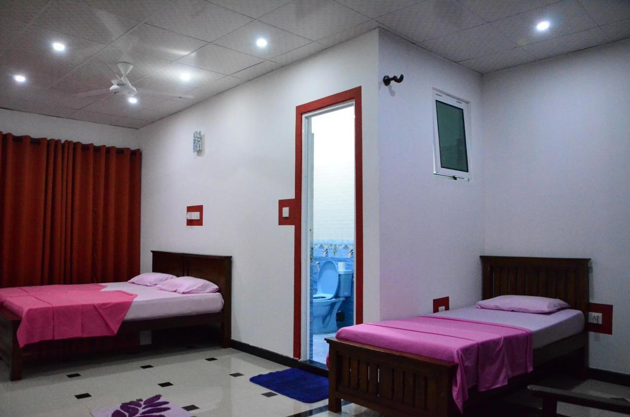 Kandyan Holiday Center And Kandyan Feel Free Homestay Dış mekan fotoğraf